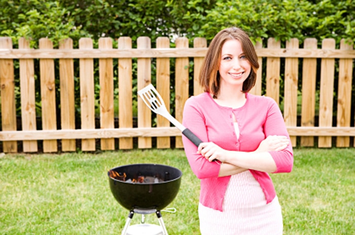 woman_grilling_bbq