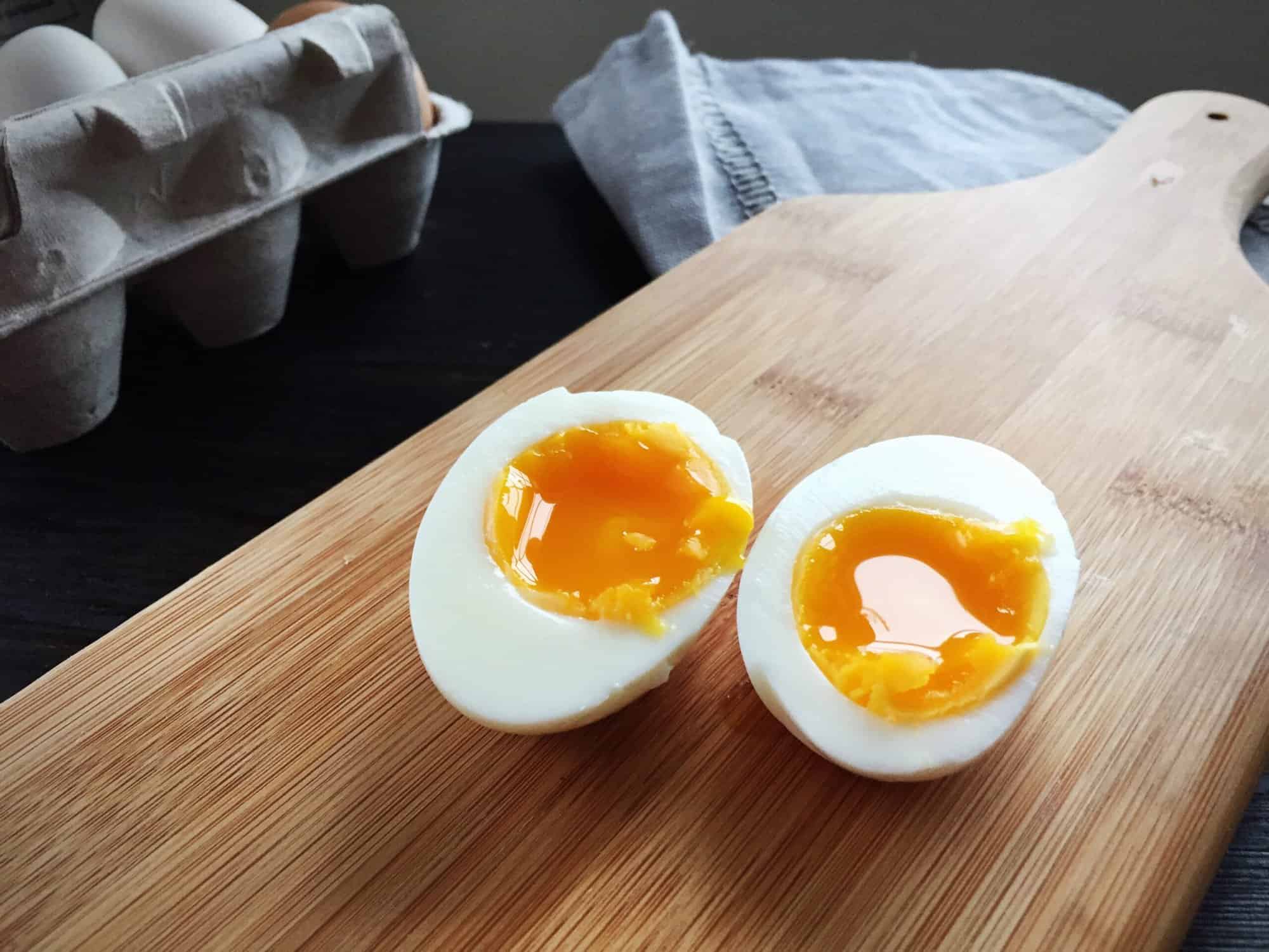 Nutritional value of egg whites vs egg yolk
